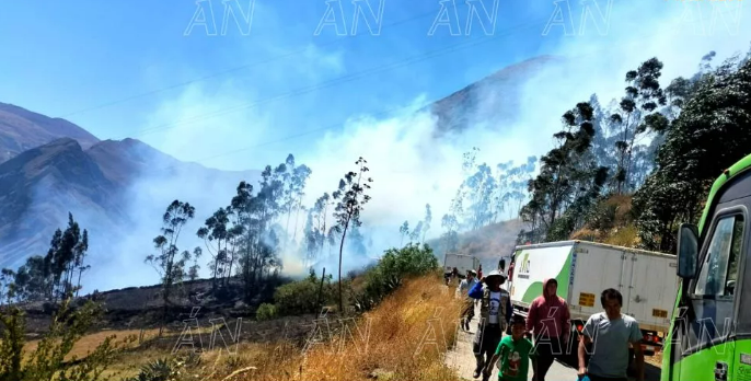 Ancash: Incendio forestal arrasa con 250 hectáreas de cobertura natural