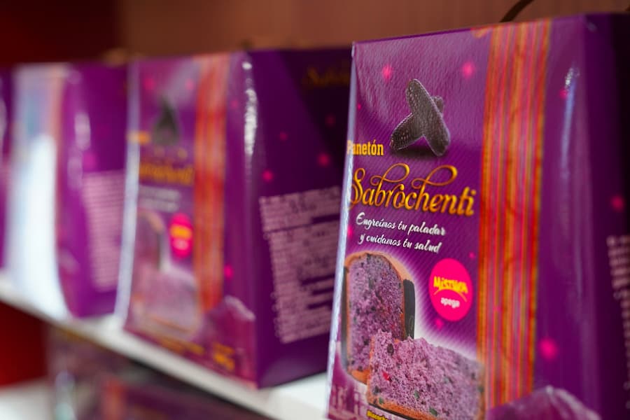 En la región Arequipa, se elaboró el mismo productos pero a base de maíz morado.