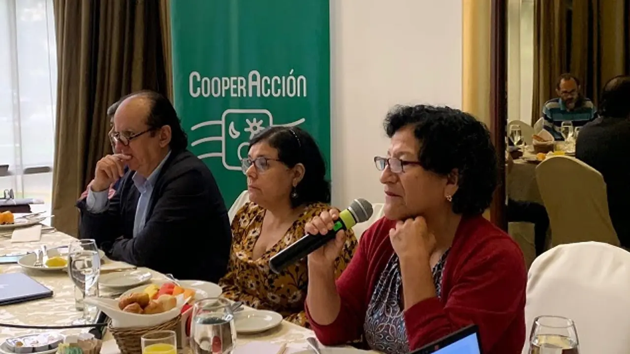 De izquierda a derecha: José De Echave (CooperAcción), Ana Leyva (CooperAcción) y Mirtha Villanueva (Grufides) / foto: CooperAcción.