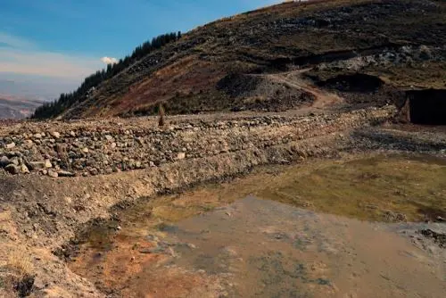 Los diques podrán acumular hasta 50 mil metros cúbicos de agua en cada bofedal (foto: Andina).