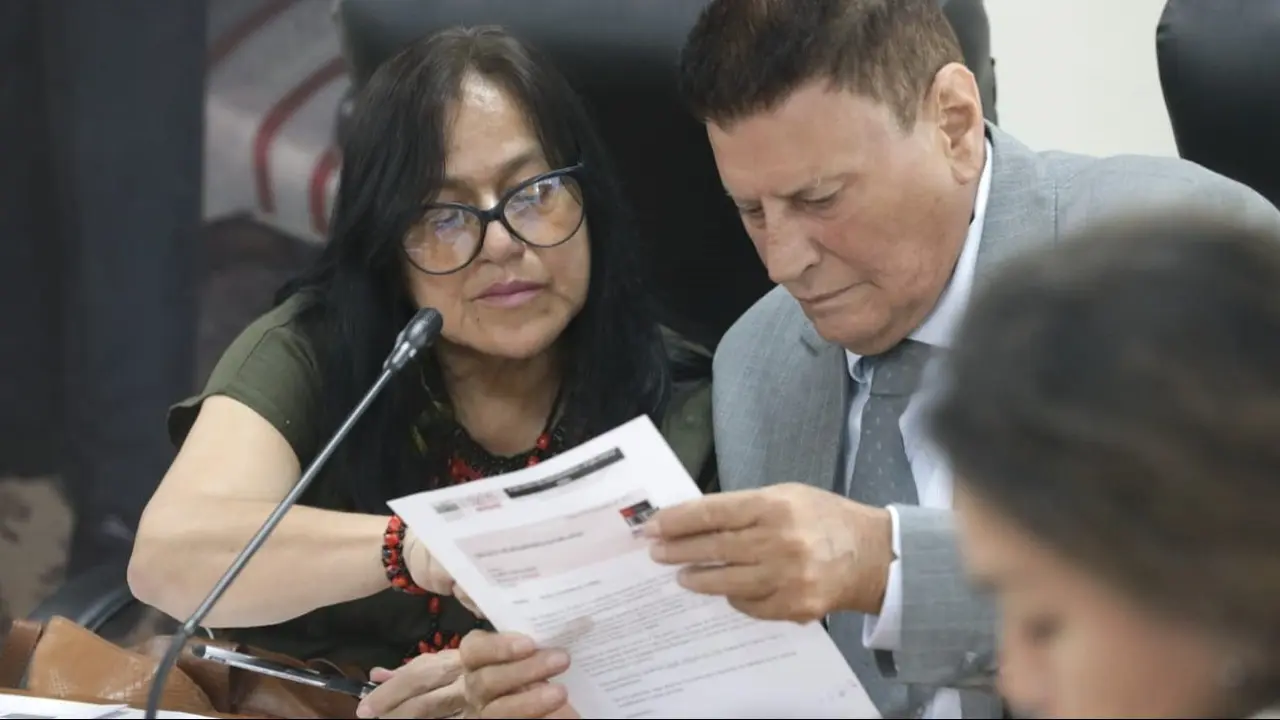 En la imagen, la minsitra del Ambiente, Albina Ruiz, y el gobernador regional de San Martín, Walter Grundel (foto: Goresam).