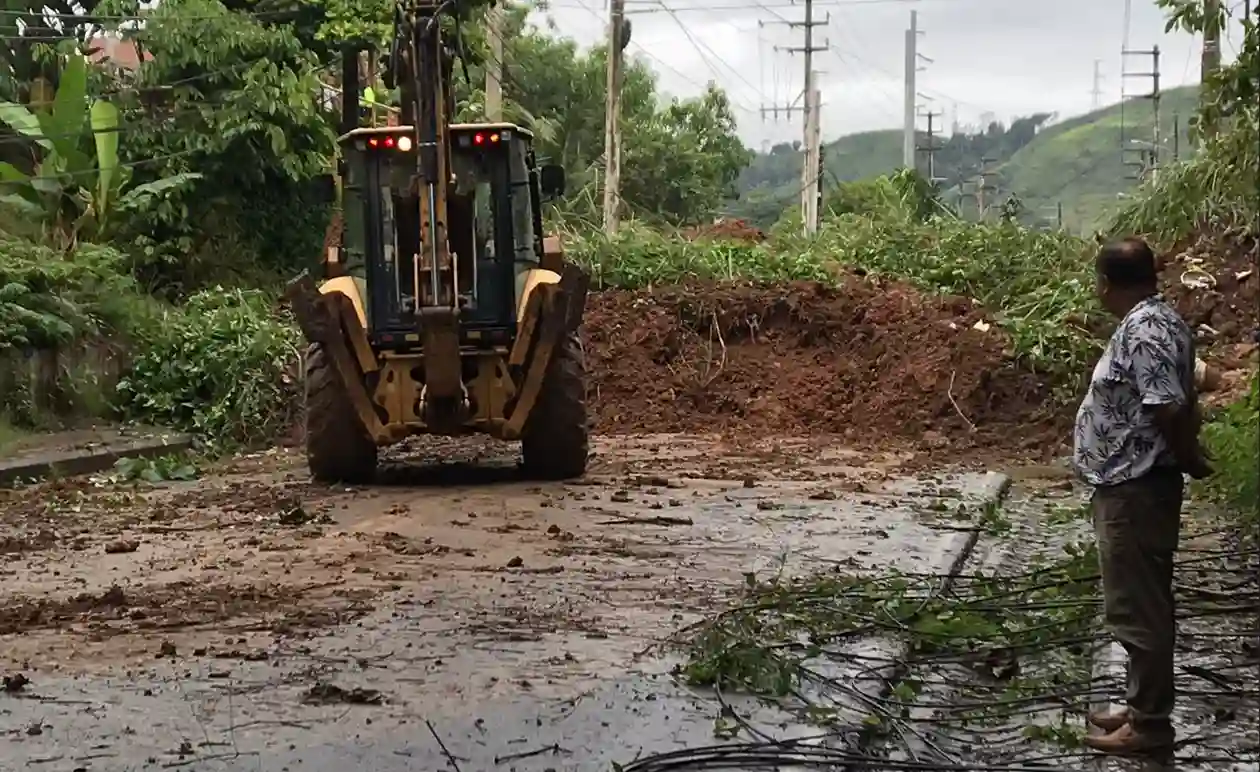 Tingo María: Derrumbe por torrencial lluvia deja incomunicadas a regiones vecinas