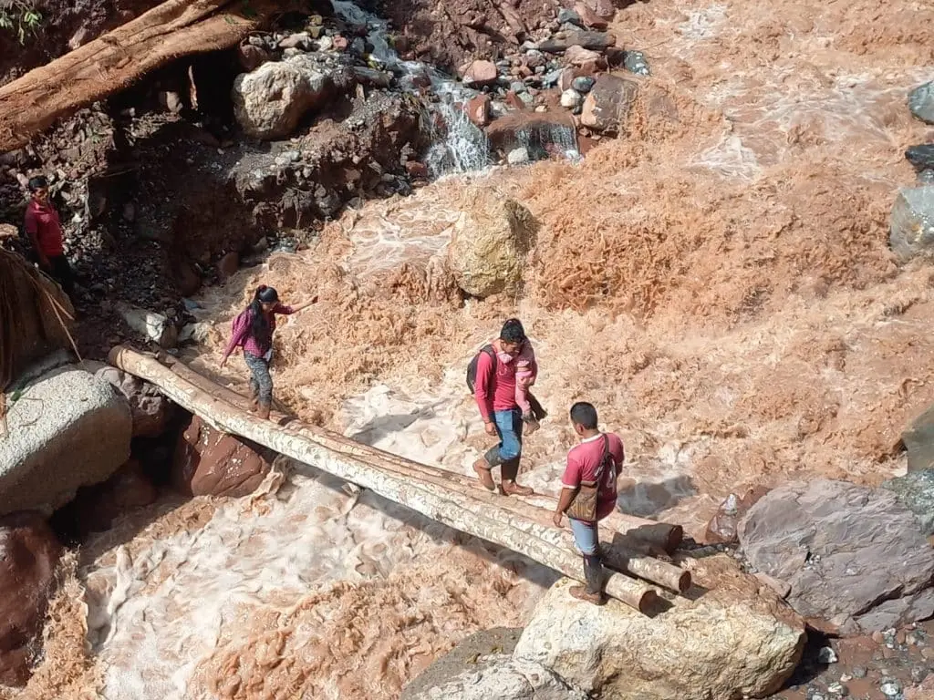 Centros poblados de Chaglla, en la provincia de Pachitea, Huánuco, están aislados por los deslizamientos y huaicos de los últimos días. (Foto: Ahora).