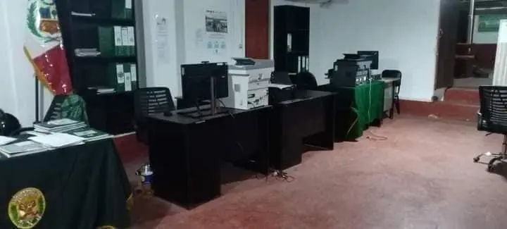 Tras el asalto, los pasajeros pusieron la denuncia en la comisaría de Mazuko. (Foto: Manuel Calloquispe).