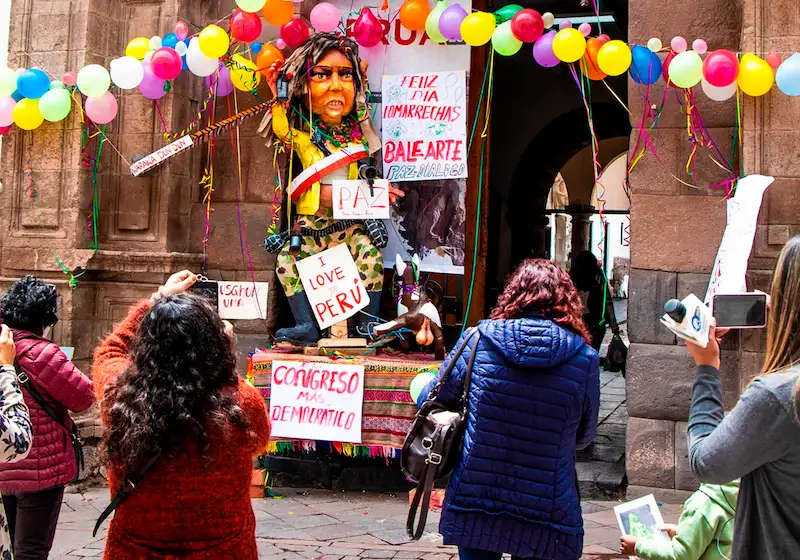 La artista ayacucha Carmen Aroni la relación entre el carnaval y la protesta. (Foto: El Búho)