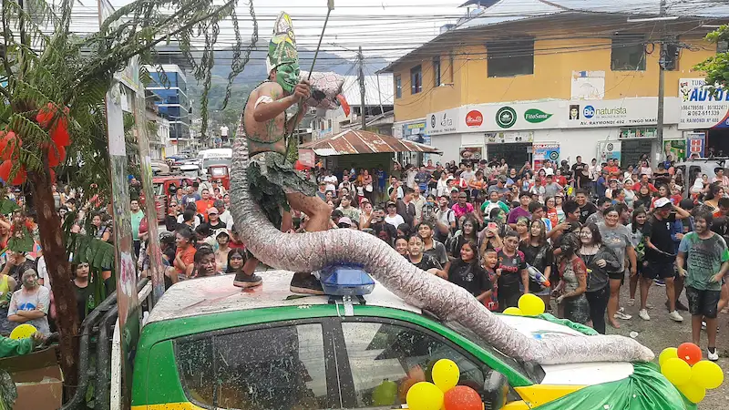 Carros alegóricos recorrieron las calles de Tingo María. (Foto: Inforegión).