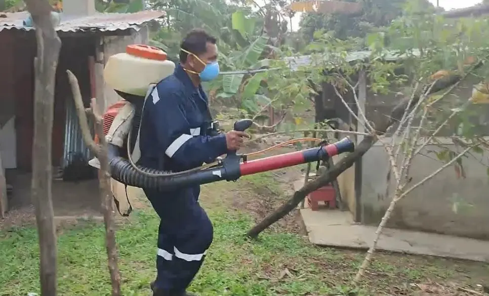 San Martín: Fumigan 3500 viviendas de zonas priorizadas en Rioja