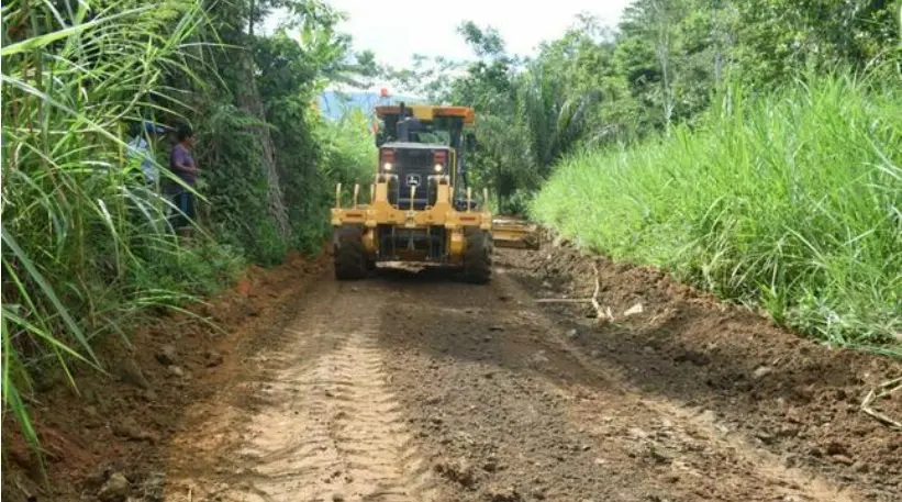 Financian construcción de caminos vecinales en el distrito pasqueño de Villa Rica
