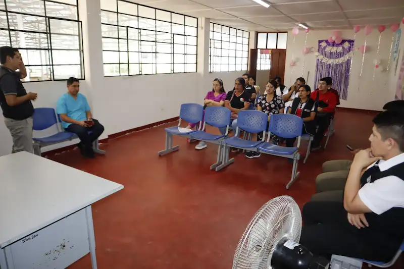 Equipo de la Red de Salud Leoncio Prado se reunió con el personal del centro de salud. (Foto: Red de Salud de Leoncio Prado).