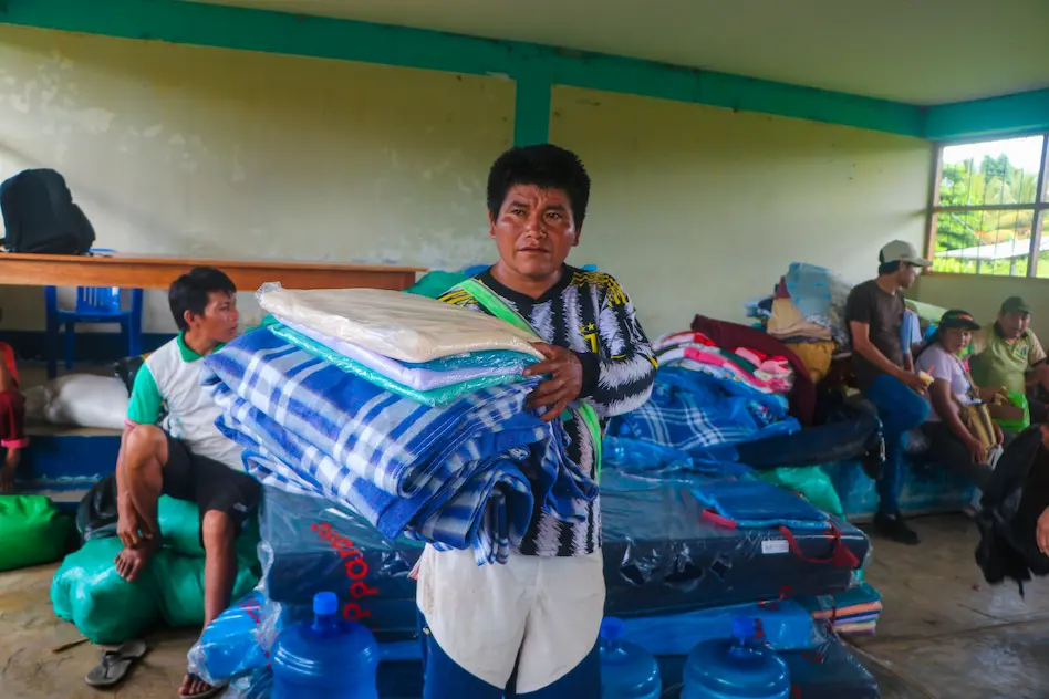 Se distribuyeron 500 litros de agua, alimentos, productos de primera necesidad, abrigos y calaminas a pobladores en situación de vulnerabilidad. (Foto: CARE).