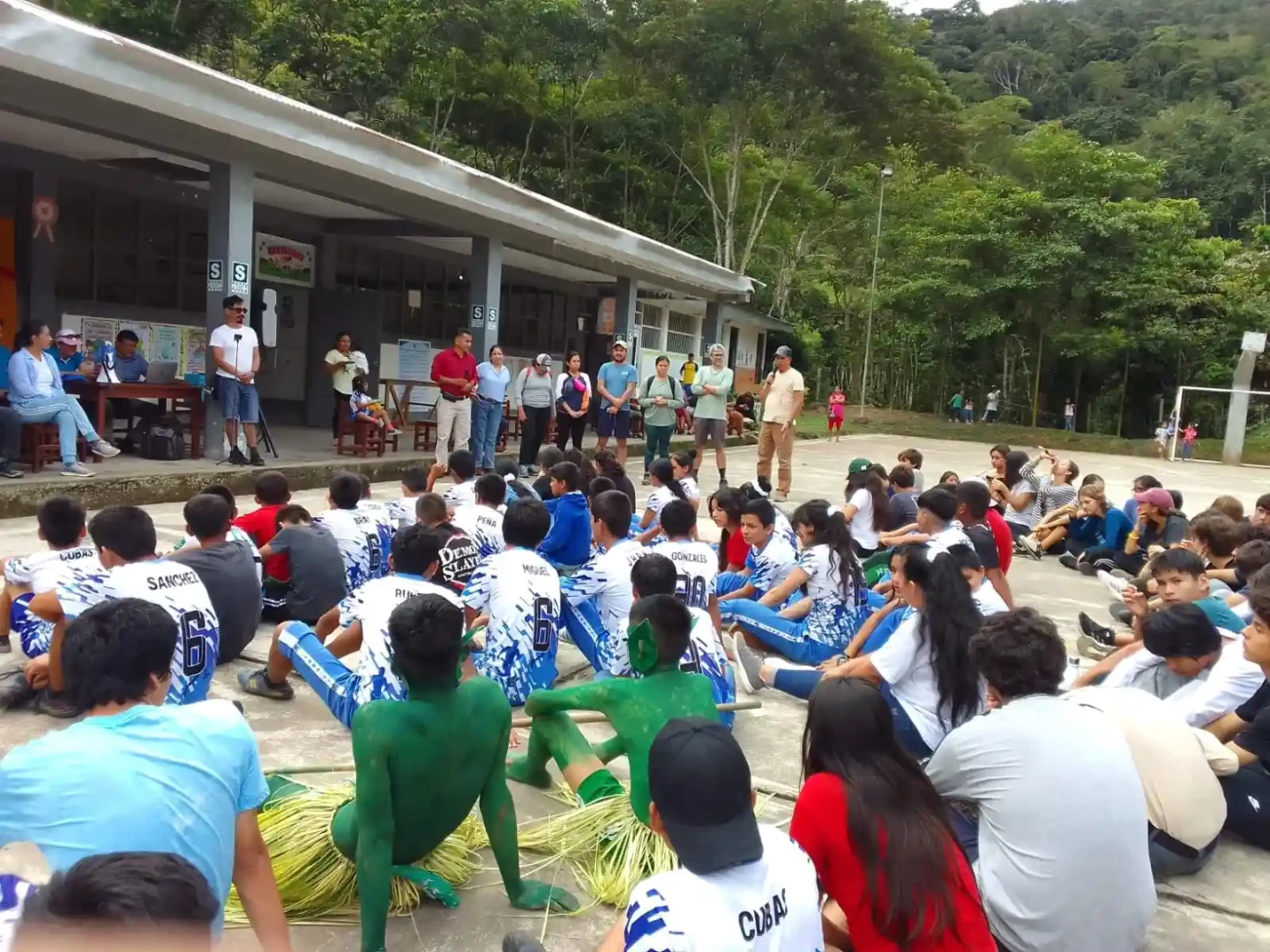 Estudiantes-de-Lima-se-suman-a-jornada-de-reforestacion-en-San-Martin-II.webp