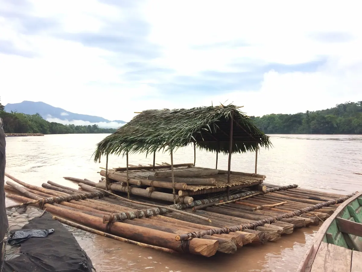 Los Balseros Ancestrales: Colectivo protege los ríos amazónicos y promueve el turismo ancestral