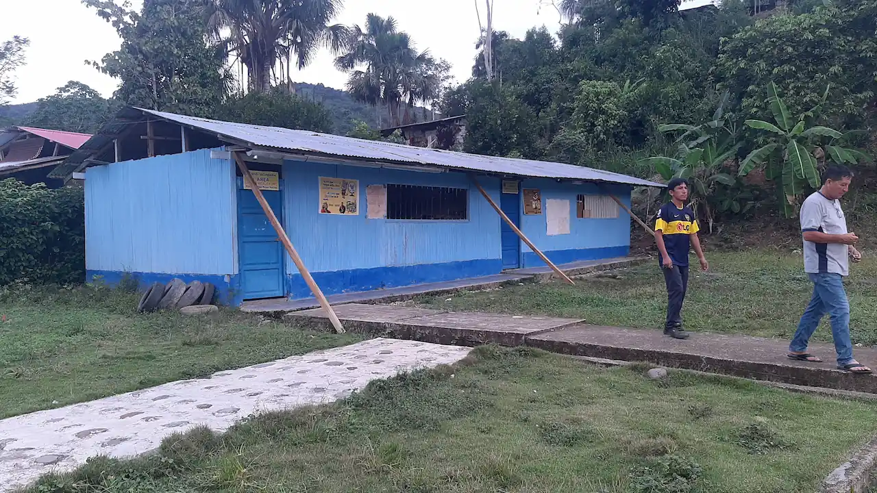 Colegio de centro poblado de Manchuria en riesgo de colapso
