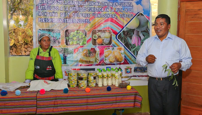 Cusco. Las monitoras locales recogen datos cruciales que les ayudan a adoptar medidas para conservar el agua, especialmente durante la temporada seca. (Foto: Ministerio del Ambiente).
