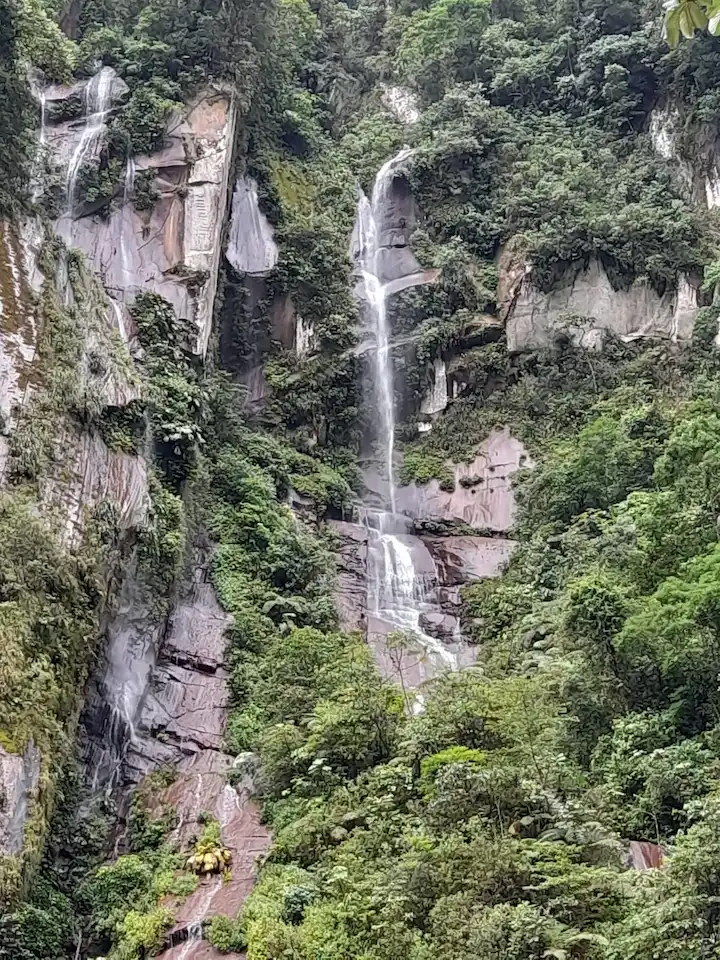 Padre Abad: Descubren misteriosa inscripción y 30 caídas de agua