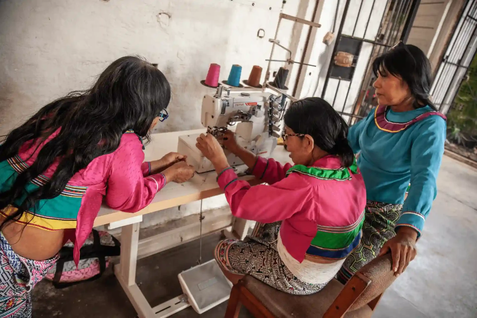Día Internacional de la Mujer Indígena: Artesanas construyen espacios de empoderamiento y conservación