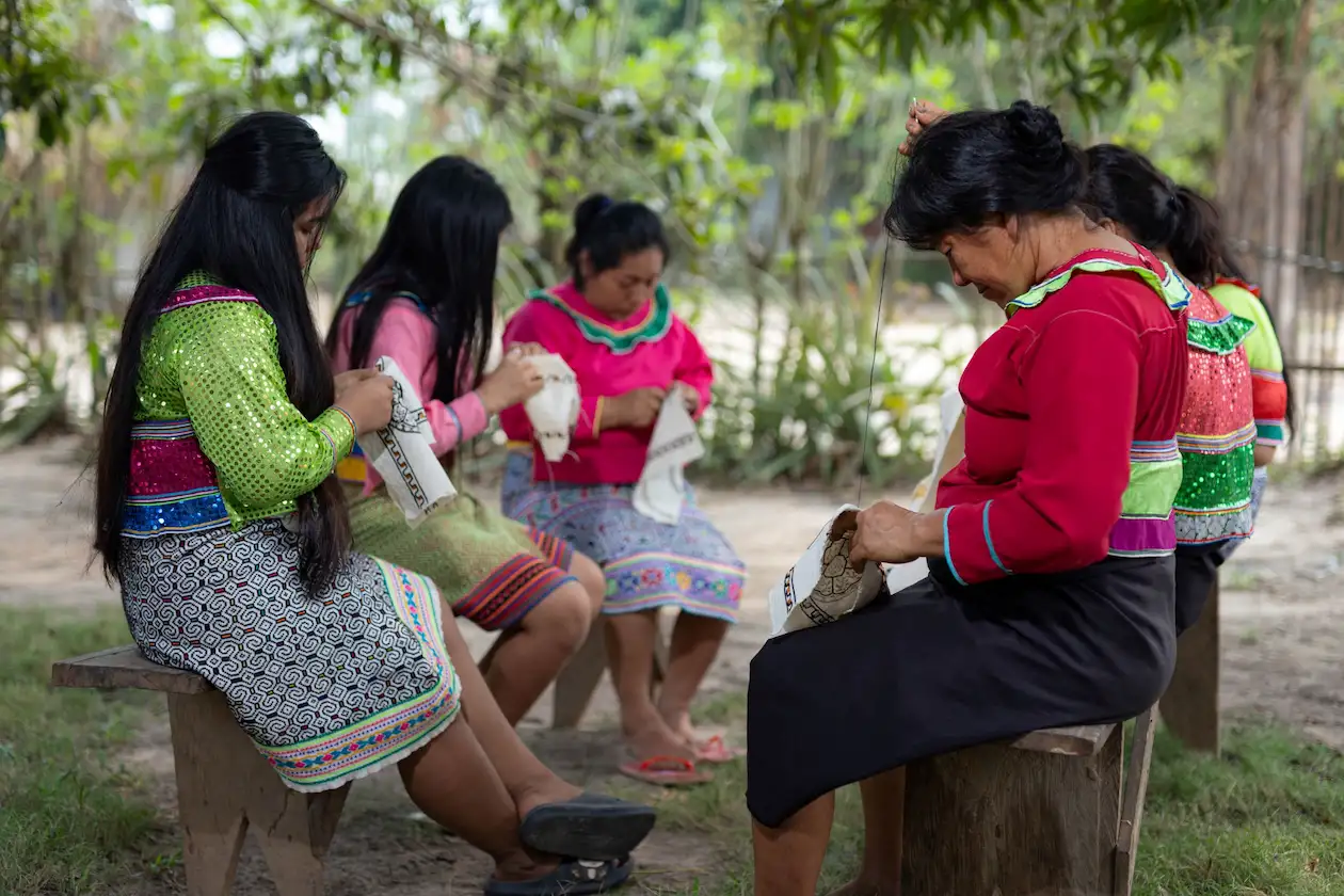 Estolas amazónicas: El regalo elaborado por artesanas indígenas de Ucayali para los visitantes de APEC