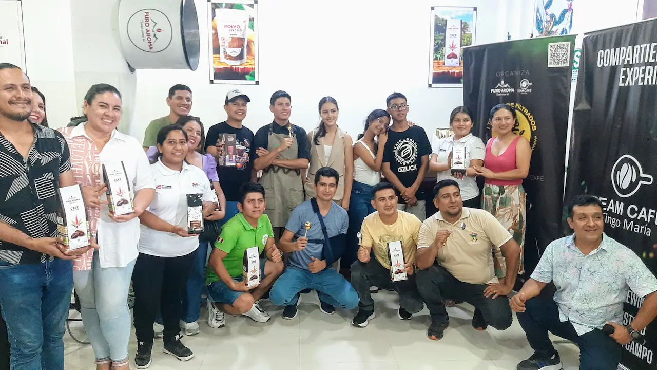 Jóvenes ocupan primeros puestos en torneo de filtrado V60 en Tingo María