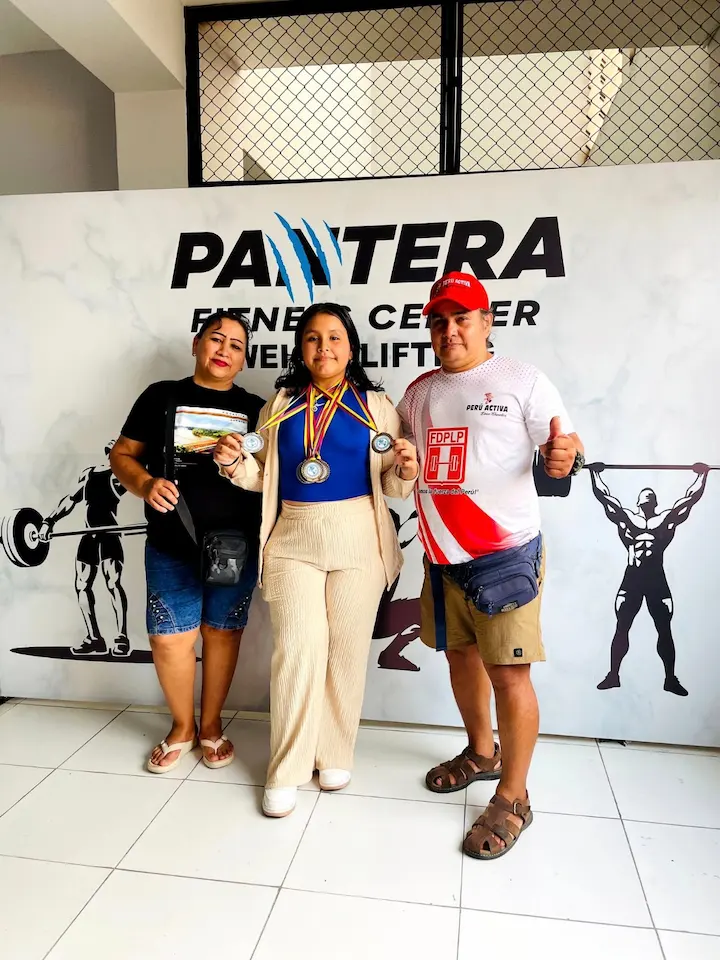 Joven de Aguaytía consiguió seis medallas en campeonato internacional de levantamiento de pesas en Ecuador