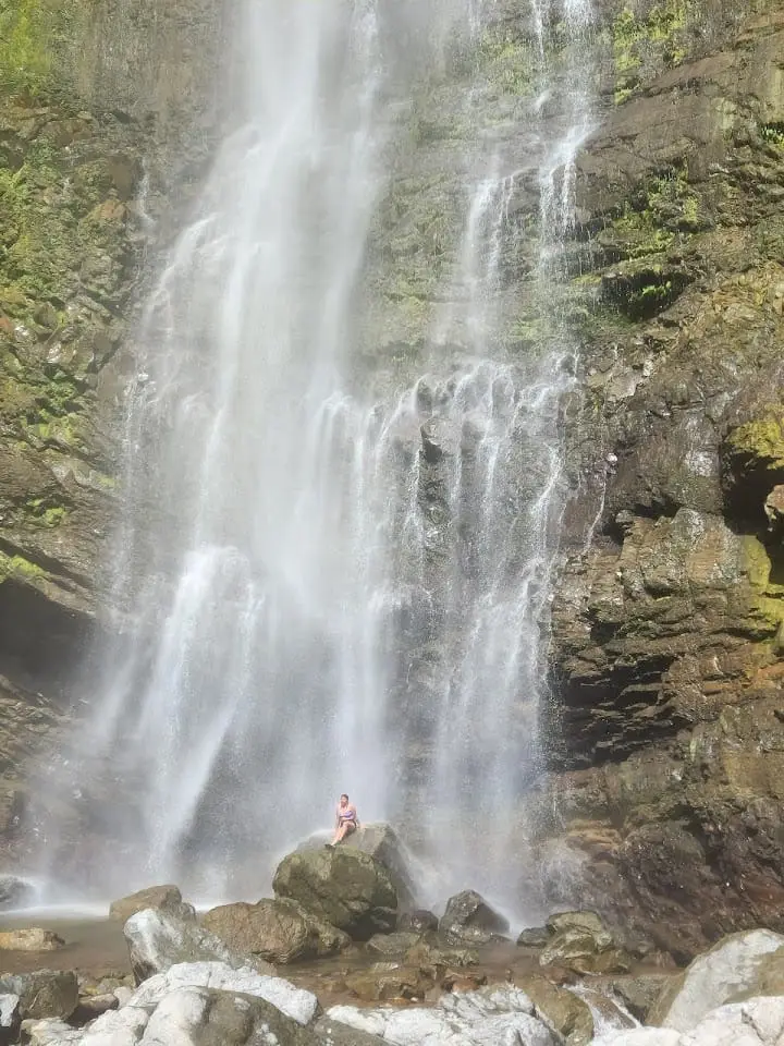 Descubre la majestuosidad de la catarata Santa Rosa en Padre Abad