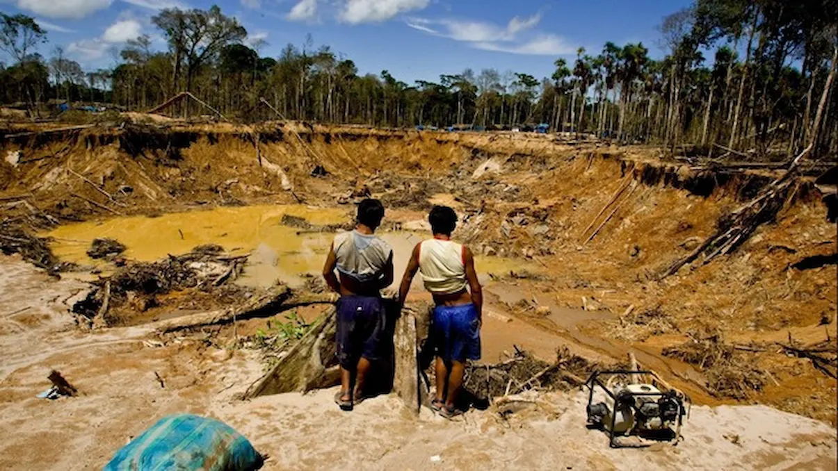 70% del oro peruano exportado proviene de minería ilegal, denuncian líderes indígenas