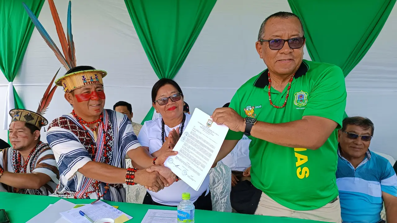 UNAS firma convenios con comunidades Asháninka y Yanesha de la selva central