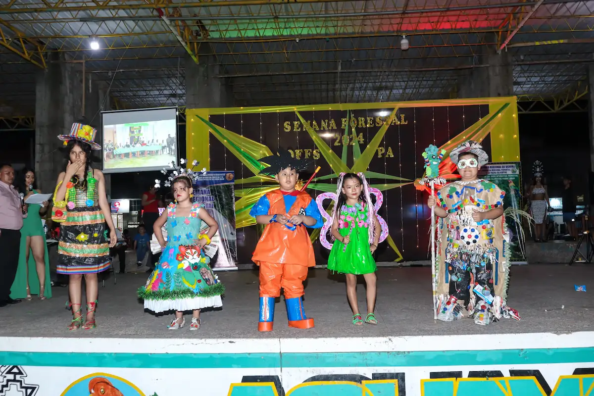 Jóvenes de Padre Abad participan en concurso cultural en defensa de los bosques