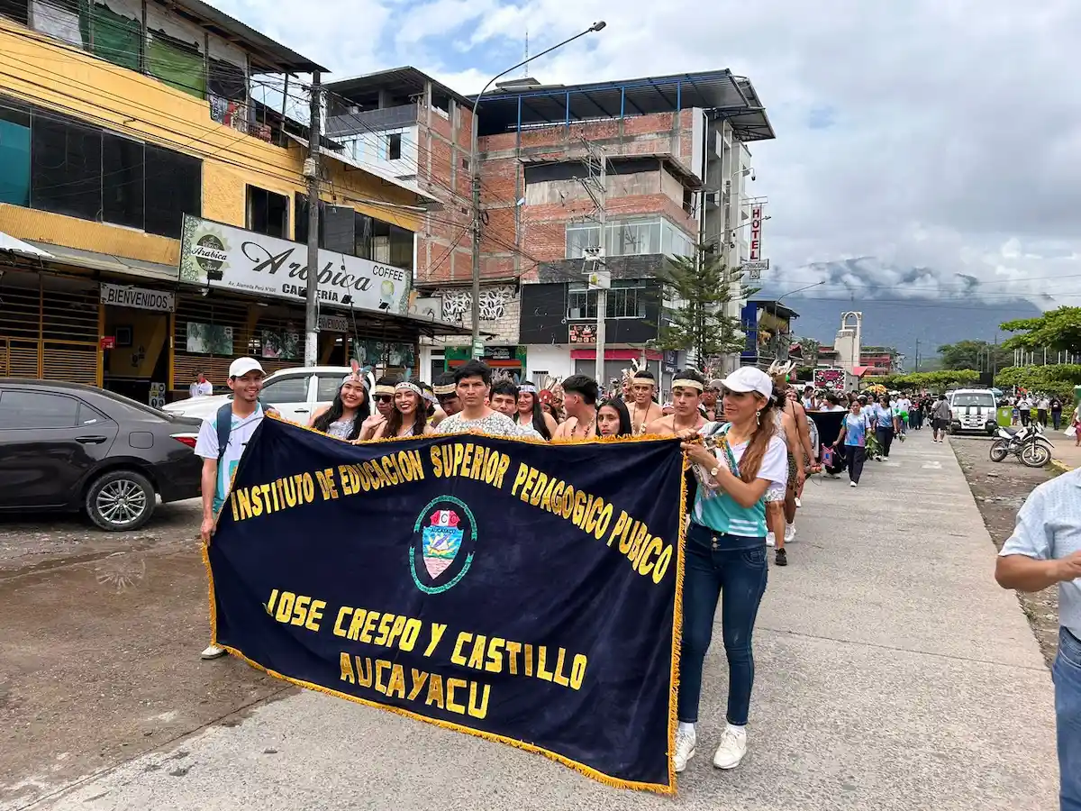 Música y sabor en el pasacalle inaugural de la Ficafé 2024