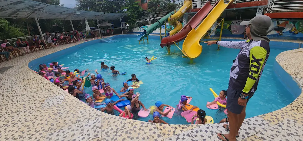 Taller de natación en Satipo reúne a 80 niños en Vacaciones Útiles