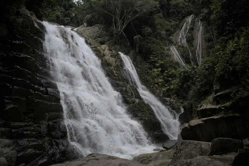 Comunidad-nativa-y-naturaleza-se-unen-en-la-catarata-Tsomontonari_1