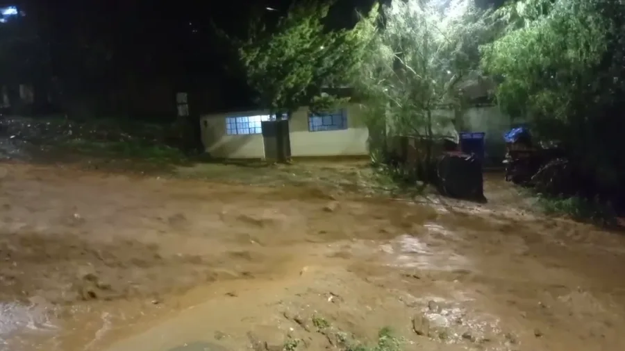 Menor de 13 años fue rescatada tras haber sido arrastrada por un huaico en Amarilis