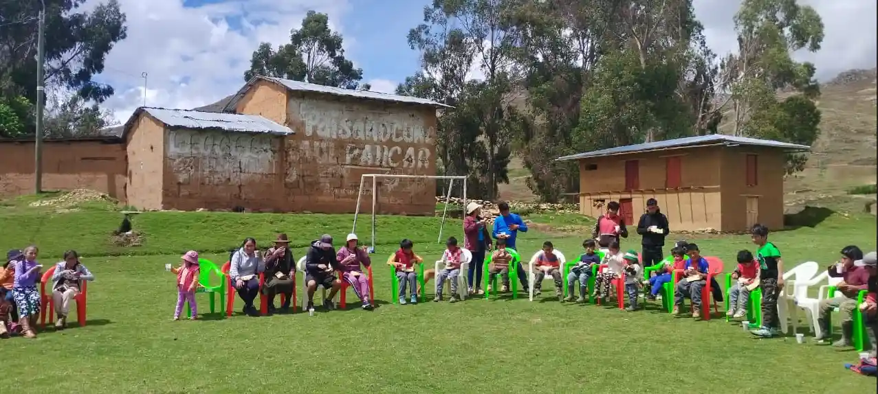 Obsequiamos una alegre navidad a niños y niñas de Llata