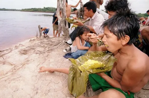 Este plato adoptó nuevos ingredientes que los españoles introdujeron en la región.