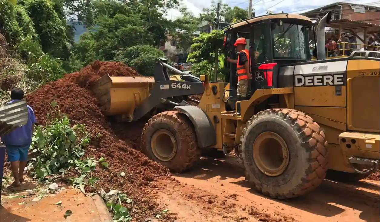 Tingo María: Derrumbe por torrencial lluvia deja incomunicadas a regiones vecinas