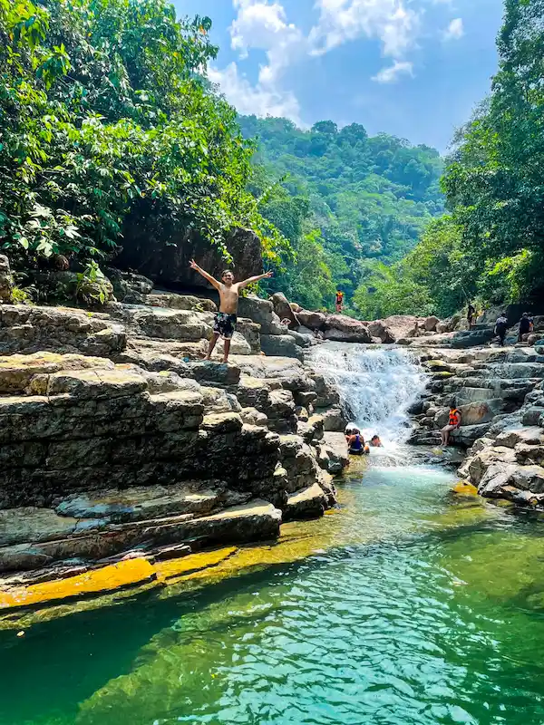 La Muralla del Amor tiene desniveles, donde se forma una piscina natural. (Foto: Eco Turismo Aguaytía).