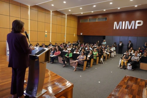 Ministra de la Mujer, Nancy Tolentino, lanzó la convocatoria a la VI edición de la Marca de Certificación para empresas que luchan contra la violencia a la mujer. (Foto: MIMP).
