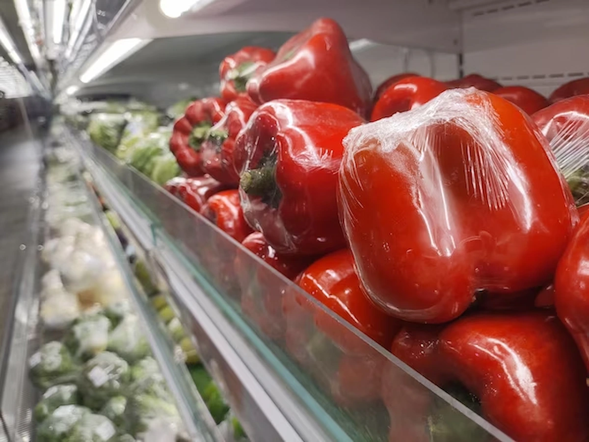 Los pimientos fueron los productos más afectados. En las muestras tomadas en tres supermercados de Huánuco se encontraron residuos de diez pesticidas, entre ellos la clotianidina. (Foto: difusión).