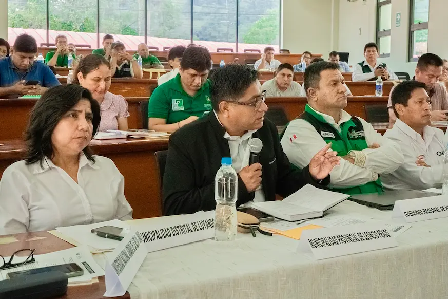 El alcalde Max Fuentes expuso sobre la Gestión de Residuos Sólidos en Tingo María.
