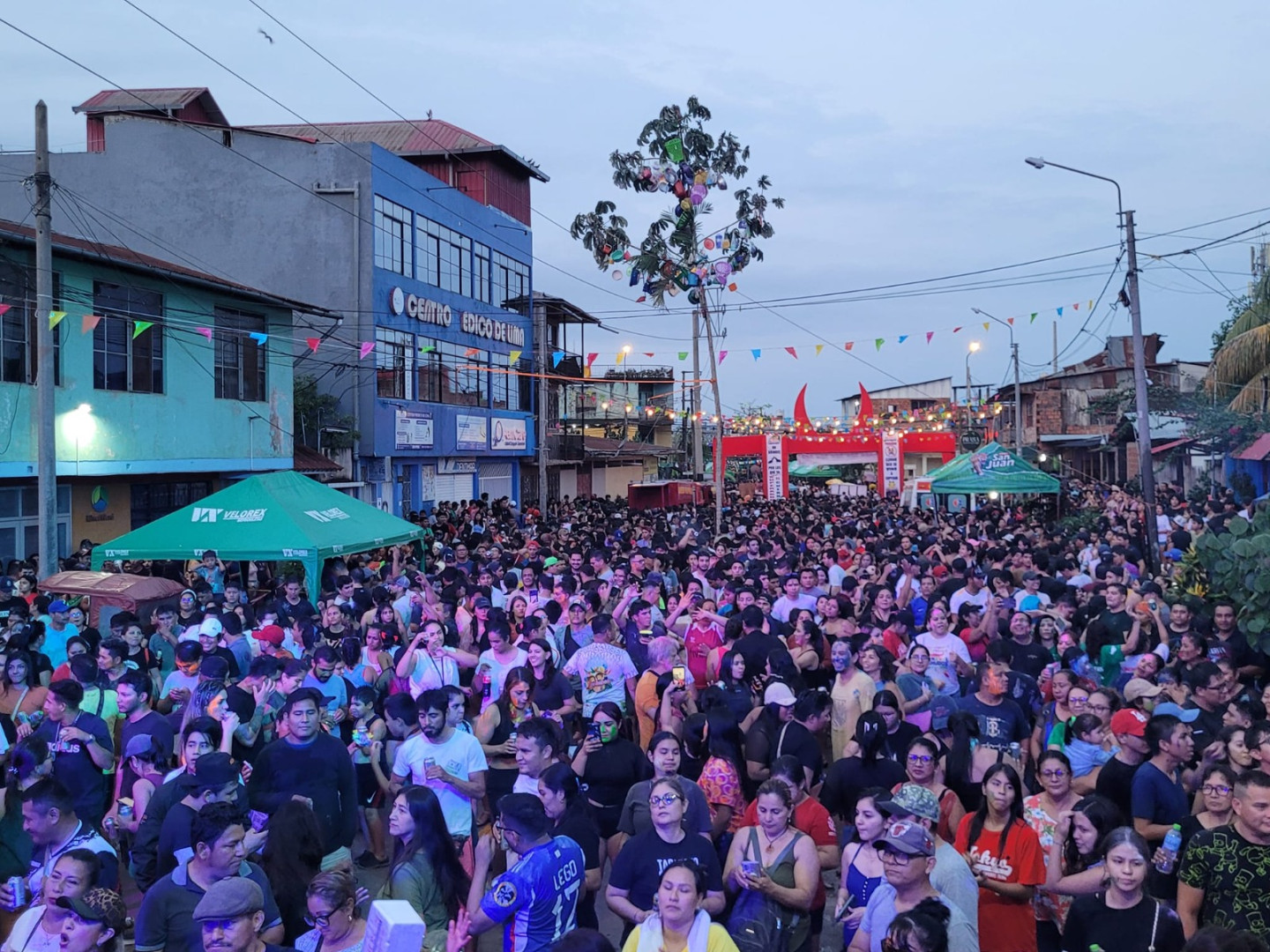Carnaval de los cachudos reunió a visitantes y locales. (Foto: Megalixel).