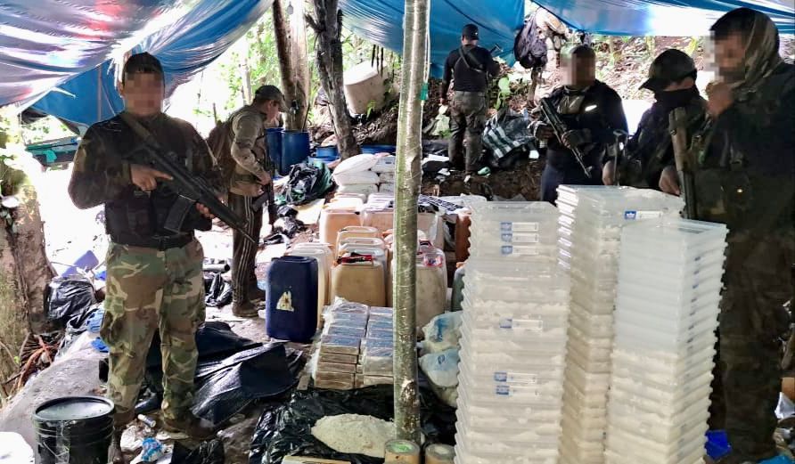 Vraem: Decomisan más de mil kilos de droga en dos laboratorios clandestinos en Aayacucho 