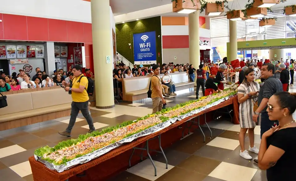 Elaboran el ceviche más grande de la Amazonía peruana