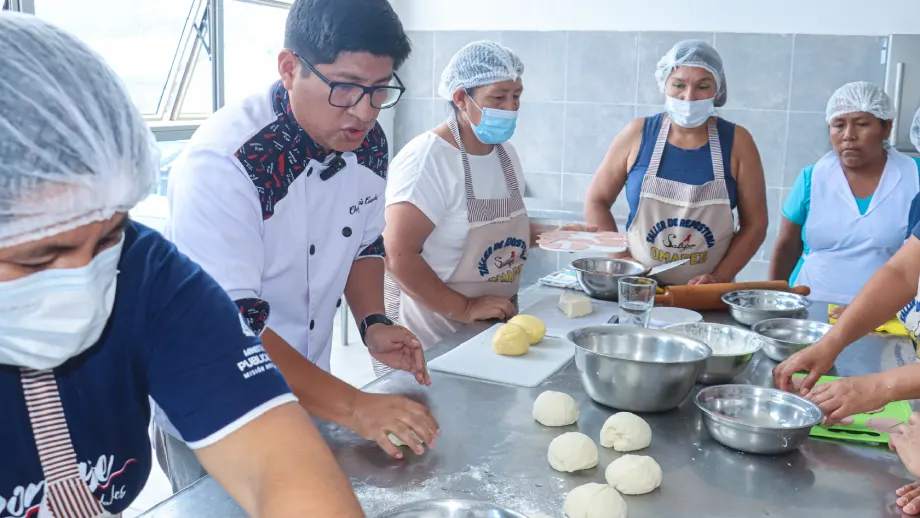 Satipo: Madres de personas con discapacidad reciben talleres de repostería