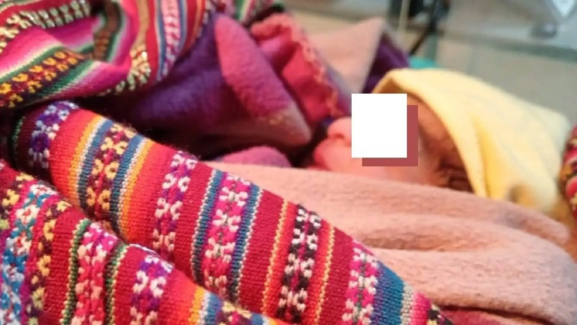 Huánuco: Personal médico rescata a mujer tras dar a luz