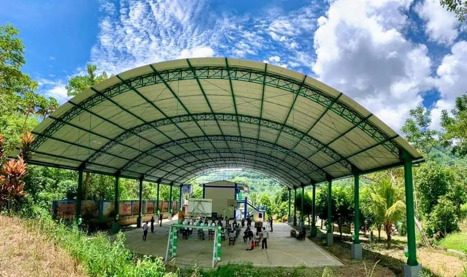 Escolares de Satipo verifican infraestructura de sus instituciones educativas