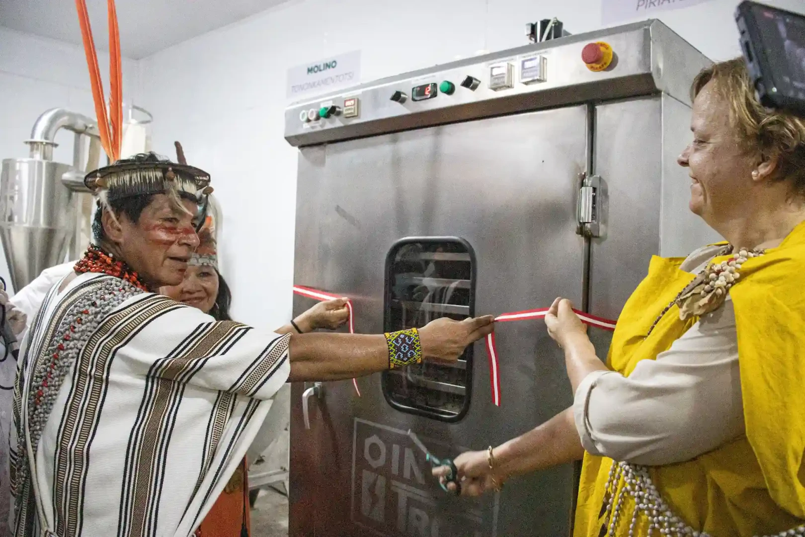 Pasco: Entregan planta de harina de plátano a mujeres asháninkas