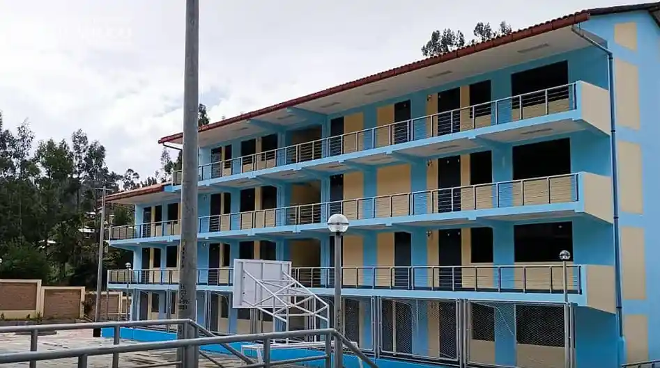 Huamalíes: Director del Instituto ‘Juana Moreno’ se compromete a obtener licenciamiento