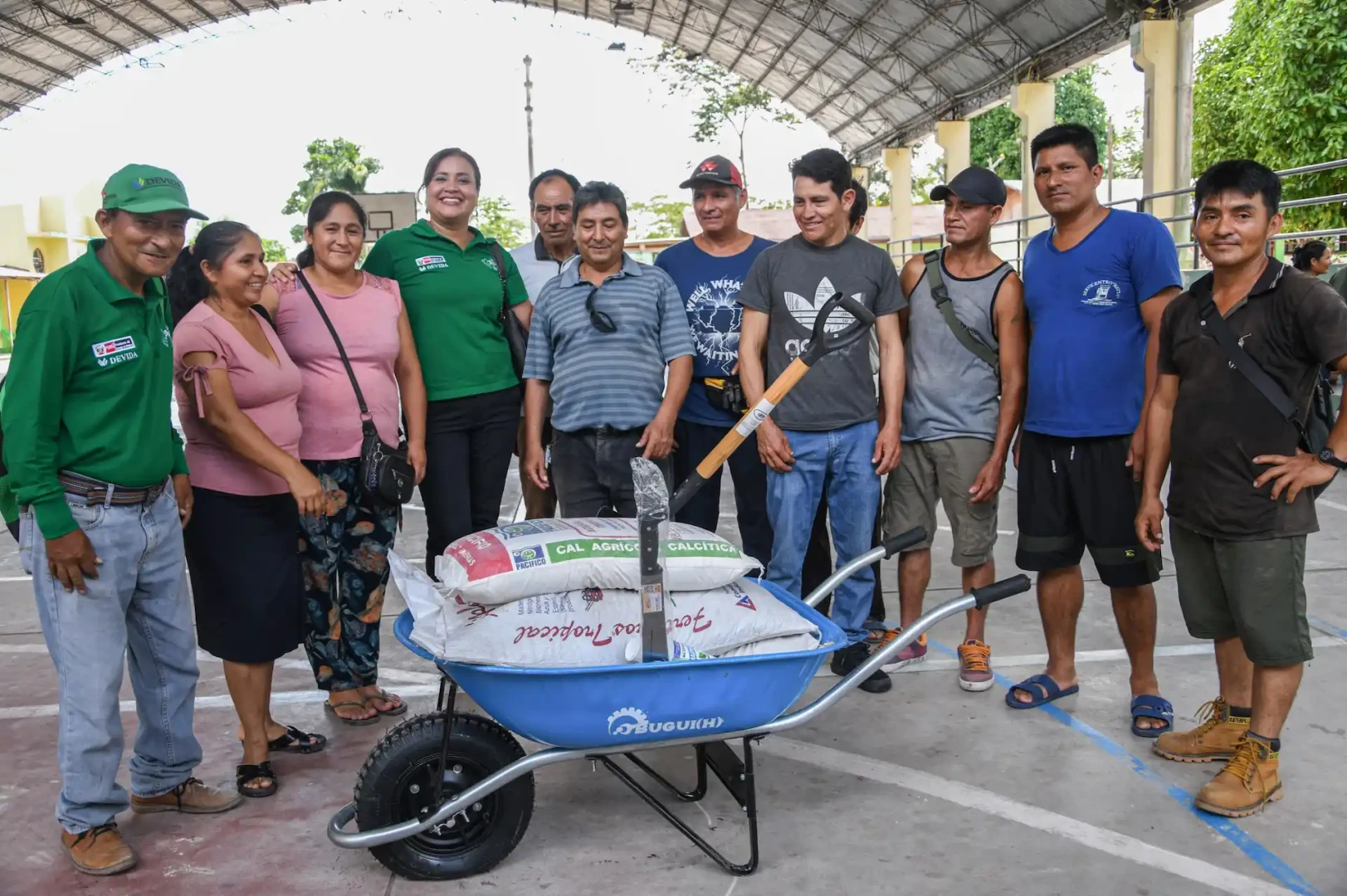 6942 familias fueron beneficiadas al introducirlas en actividades relacionadas con el cacao, plátano y acuicultura.