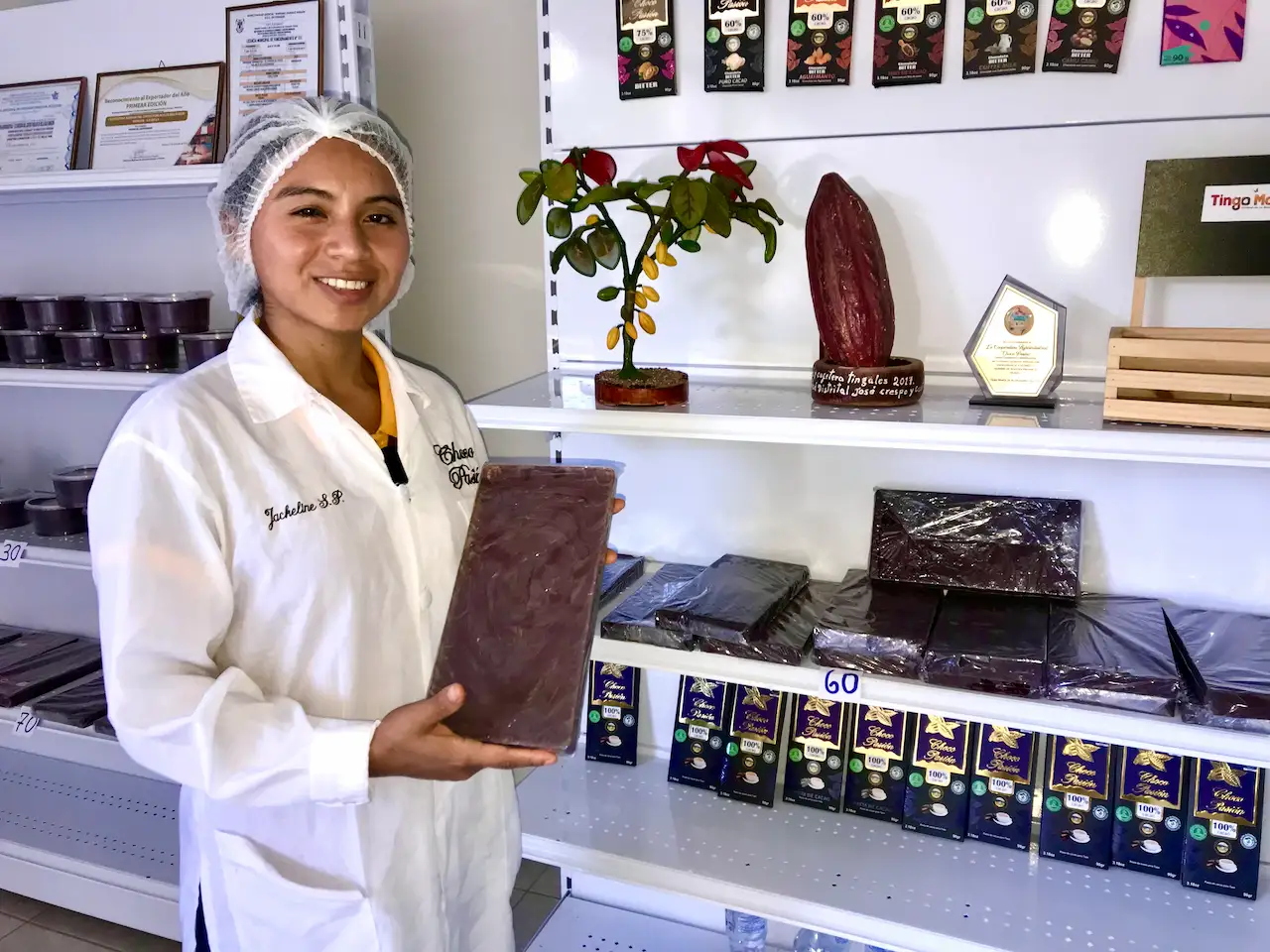 Joven de Huánuco destacada en Escuela de Catadores Chocolate