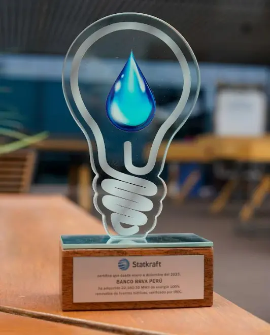 Certifican a banco por uso de fuentes energéticas limpias en nuestro país