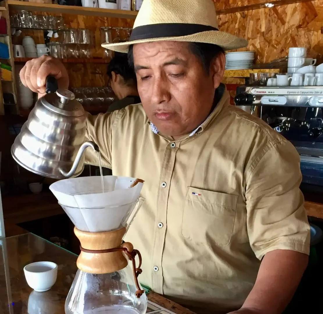 Procafes se trasladó a un local formal de 210 metros cuadrados en la plaza principal de Pichanaki. Foto: Procafes.